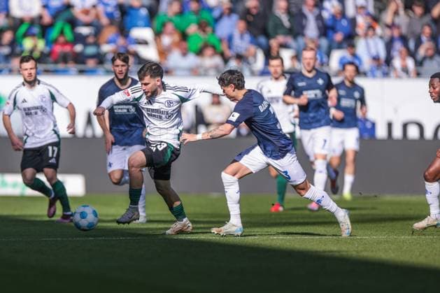 23 02 2025, Soccer, Season 2024 2025, 2 Bundesliga, Matchday 23, SV Darmstadt 98 FC Schalke 04, f l Mehmet Can Aydin FC Schalke 04 , Guillermo Bueno Lopez SV Darmstadt 98 Darmstadt Böllenfalltor Hessen Germany xRHR PHOTO YYx Copyright: RHR-FOTOx RHR-FOTO YY