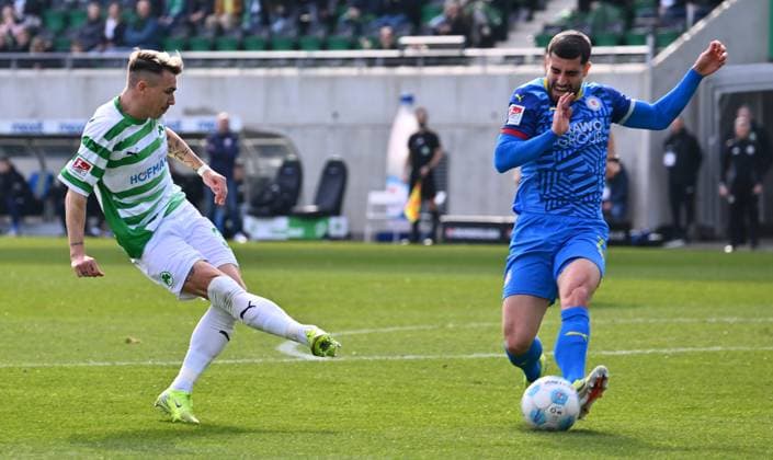 23 02 2025 Soccer Season 2024 2025 2 Soccer Bundesliga 23 Matchday SpVgg Greuther Fürth Kleeblatt BTSV Eintracht Braunschweig Sportfoto Zink xwoxzix DFL regulations prohibit any use of photographs as image sequences and or quasi video only for editorial use Felix Klaus 30, SpVgg Greuther Fürth Fabio Di Michele Sanchez 22, Eintracht Braunschweig BTSV EBS