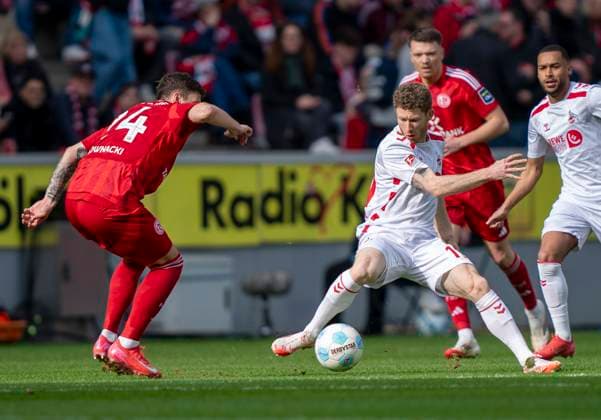 Duel between Dawid Kownacki Fortuna Duesseldorf, 24 and Florian Kainz 1 FC Koeln, 11 1 FC Köln Fortuna Düsseldorf, 23 02 2025 Football, 2 Bundesliga, RheinEnergieStadion Köln DFL regulations prohibit any use of photographs as image sequences and or quasi video Copyright: HMBxMedia xMarcoxBader