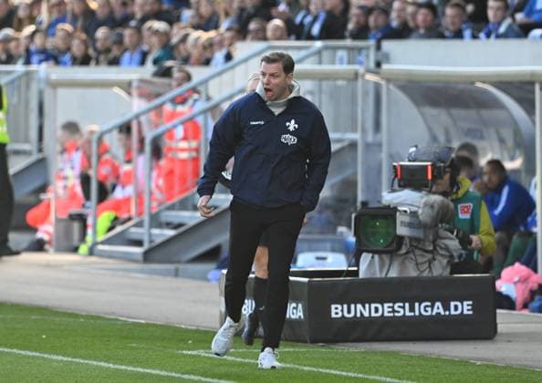 23 02 2025, xsltx, Soccer 2 Bundesliga, SV Darmstadt 98 FC Schalke 04 v l Florian Kohfeldt Head Coach SV Darmstadt 98 DFL DFB REGULATIONS PROHIBIT ANY USE OF PHOTOGRAPHS as IMAGE SEQUENCES and or QUASI VIDEO