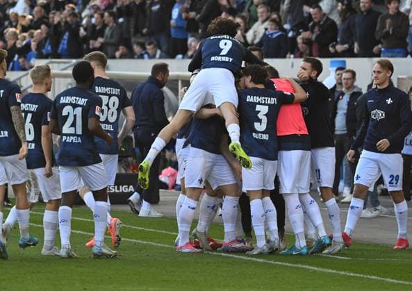 23 02 2025, xsltx, Soccer 2 Bundesliga, SV Darmstadt 98 FC Schalke 04 v l Darmstadt 98 celebrates the 1 0 by Isac Lidberg SV Darmstadt 98 DFL DFB REGULATIONS PROHIBIT ANY USE OF PHOTOGRAPHS as IMAGE SEQUENCES and or QUASI VIDEO