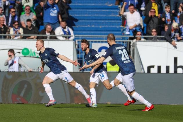 Darmstadt, Germany February 23, 2025 2 Liga 2024 2025 SV Darmstadt 98 vs FC Schalke 04 In the picture from left goal scorer Isac Lidberg Darmstadt, 7 cheers after his goal for 1 0 in the 3rd minute of the game, DFL regulations prohibit any use of photographs as image sequences and or quasi video Merck Stadion am Böllenfalltor Hessen Copyright: xFotostandx xUlrichxScherbaumx