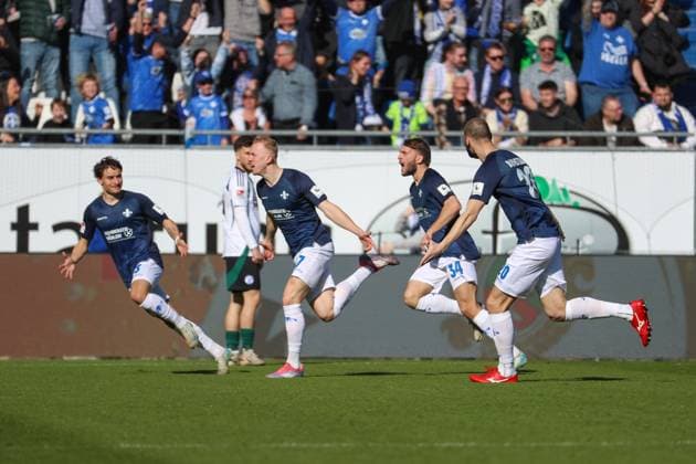 Darmstadt, Germany February 23, 2025 2 Liga 2024 2025 SV Darmstadt 98 vs FC Schalke 04 In the picture second from left goal scorer Isac Lidberg Darmstadt, 7 cheers after his goal for 1 0 in the 3rd minute of the game, DFL regulations prohibit any use of photographs as image sequences and or quasi video Merck Stadion am Böllenfalltor Hessen Copyright: xFotostandx xUlrichxScherbaumx