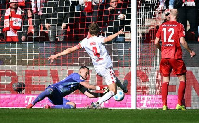 Football, Bundesliga, Germany, Men, Season 2024 2025, Matchday 23, Rhein Energie Stadion Köln, 1 FC Köln Fortuna Düsseldorf Goal chance Timo Hübers KOE vs Florian Kastenmeier F95 Action