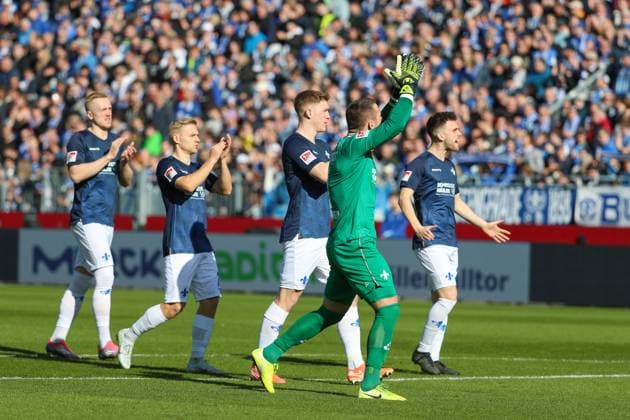 Darmstadt, Germany February 23, 2025 2 Liga 2024 2025 SV Darmstadt 98 vs FC Schalke 04 In the picture The players of Darmstadt ask the fans for support DFL regulations prohibit any use of photographs as image sequences and or quasi video Merck Stadion am Böllenfalltor Hessen Copyright: xFotostandx xUlrichxScherbaumx