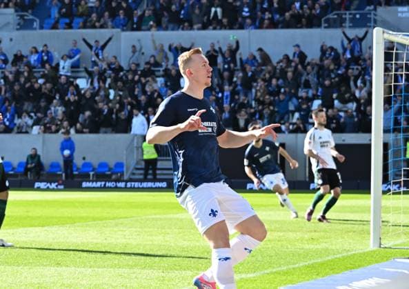 23 02 2025, xsltx, Soccer 2 Bundesliga, SV Darmstadt 98 FC Schalke 04 v l Isac Lidberg SV Darmstadt 98 celebrates after his goal to make it 2 0 and tie up a double DFL DFB REGULATIONS PROHIBIT ANY USE OF PHOTOGRAPHS as IMAGE SEQUENCES and or QUASI VIDEO