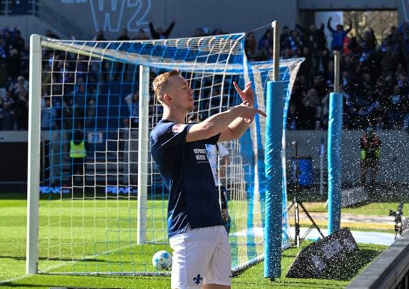 23 02 2025, xsltx, Soccer 2 Bundesliga, SV Darmstadt 98 FC Schalke 04 v l Isac Lidberg SV Darmstadt 98 celebrates after his goal to make it 2 0 and tie up a double DFL DFB REGULATIONS PROHIBIT ANY USE OF PHOTOGRAPHS as IMAGE SEQUENCES and or QUASI VIDEO