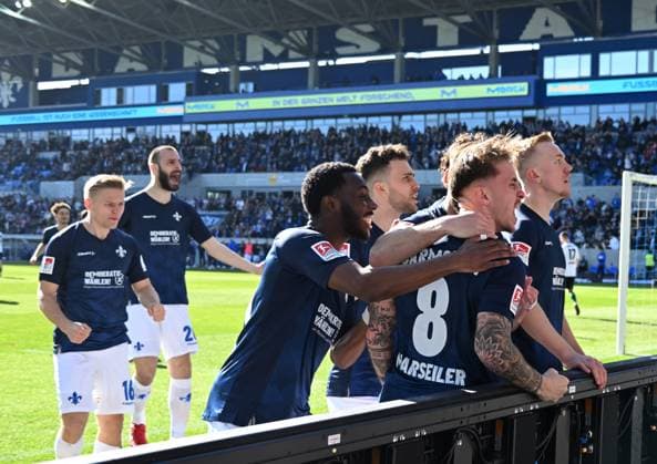 23 02 2025, xsltx, Soccer 2 Bundesliga, SV Darmstadt 98 FC Schalke 04 v re Isac Lidberg SV Darmstadt 98 celebrates after his goal to make it 2 0 and score a brace DFL DFB REGULATIONS PROHIBIT ANY USE OF PHOTOGRAPHS as IMAGE SEQUENCES and or QUASI VIDEO