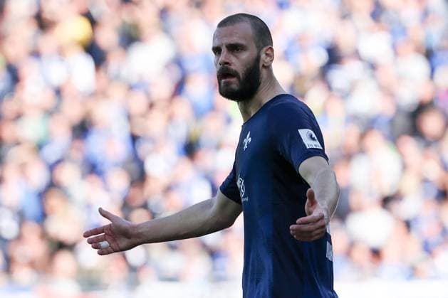 2025 02 23 xJFAx 2 Bundesliga 2024 25 23 Matchday SV Darmstadt 98 FC Schalke 04 v l , Aleksander Vukovic SV Darmstadt 98 gives instructions, gesticulates, gesticulate with arms gives instructions, gesticulate DFL DFB REGULATIONS PROHIBIT ANY USE OF PHOTOGRAPHS as IMAGE SEQUENCES and or QUASI VIDEO Copyright: JoaquimxFerreira