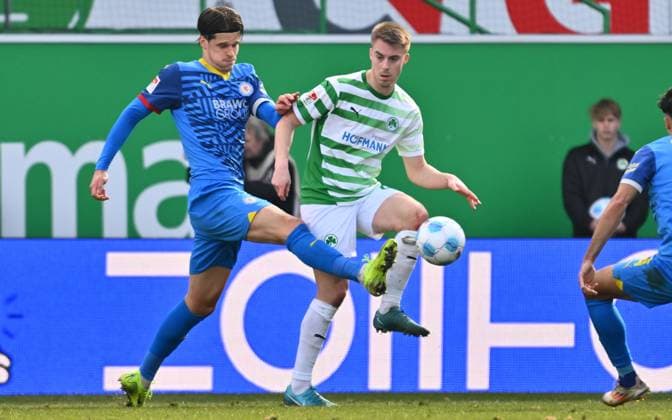 23 02 2025 Soccer Season 2024 2025 2 Soccer Bundesliga 23 Matchday SpVgg Greuther Fürth Kleeblatt BTSV Eintracht Braunschweig Sportfoto Zink xwoxzix DFL regulations prohibit any use of photographs as image sequences and or quasi video only for editorial use Levente Szabo 11, Eintracht Braunschweig BTSV EBS Gian Luca Gian Luca Itter 27, SpVgg Greuther Fürth