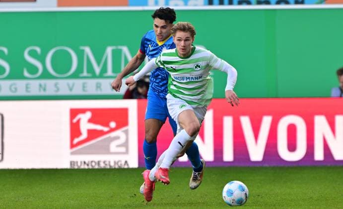 23 02 2025 Soccer Season 2024 2025 2 Soccer Bundesliga 23 Matchday SpVgg Greuther Fürth Kleeblatt BTSV Eintracht Braunschweig Sportfoto Zink MeZi xmexzix DFL regulations prohibit any use of photographs as image sequences and or quasi video only for editorial use Marco John 24, SpVgg Greuther Fürth vor Johan Gomez 44, Eintracht Braunschweig BTSV EBS