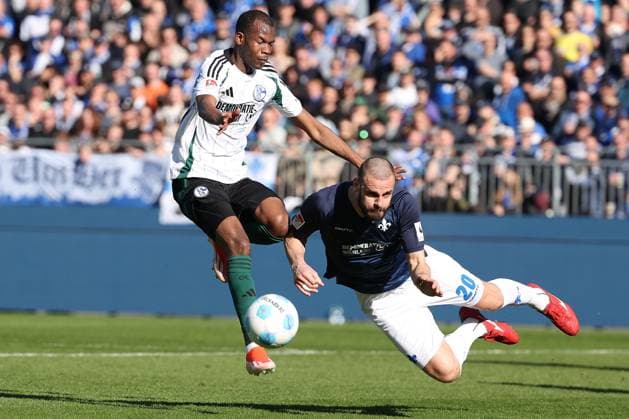 2025 02 23 xJFAx 2 Bundesliga 2024 25 23 Matchday SV Darmstadt 98 FC Schalke 04 v l , Pape Ba FC Schalke 04 , Aleksander Vukovic SV Darmstadt 98 Zweikampf, Action, Aktion, Battles for the Ball DFL DFB REGULATIONS PROHIBIT ANY USE OF PHOTOGRAPHS as IMAGE SEQUENCES and or QUASI VIDEO Copyright: JoaquimxFerreira