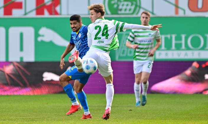 23 02 2025 Soccer Season 2024 2025 2 Soccer Bundesliga 23 Matchday SpVgg Greuther Fürth Kleeblatt BTSV Eintracht Braunschweig Sportfoto Zink MeZi xmexzix DFL regulations prohibit any use of photographs as image sequences and or quasi video only for editorial use Marco John 24, SpVgg Greuther Fürth vor Mohamed Dräger 2, Eintracht Braunschweig BTSV EBS