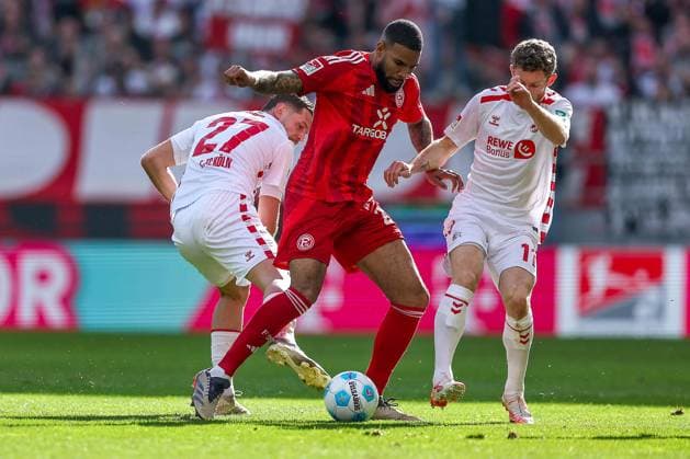 23.02.2025, Fußball, 1. FC Köln - Fortuna Düsseldorf, 2.. Fußball Bundesliga, 23. Spieltag, RheinEnergie-STADION, Saison 2024 2025: Jamil Siebert (Fortuna Düsseldorf 20) im Zweikampf gegen Imad Rondic (FC Köln 27) und Florian Kainz (FC Köln 11) DFB regulations prohibit any use of photographs as image sequences and or quasi-video. Nordrhein-Westfalen Deutschland