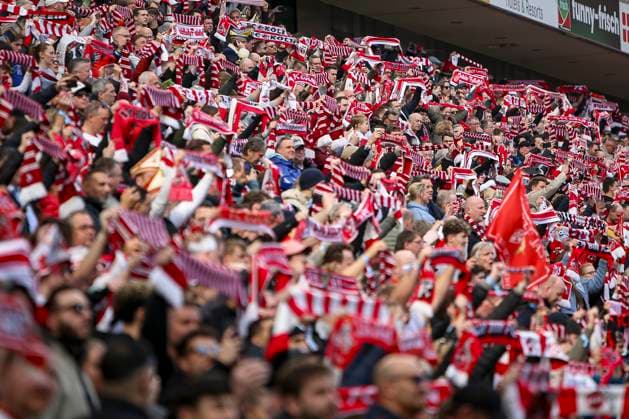 Cologne, Germany, 23 02 25 Fans of 1 FC Köln with scarf during the match of the 2 Bundesliga between 1 FC Köln vs Fortuna Düsseldorf at RheinEnergieStadion Köln RheinEnergieStadion North Rhine Westphalia Germany Copyright: xBrauer-Fotoagenturx xAdrianxSchlx