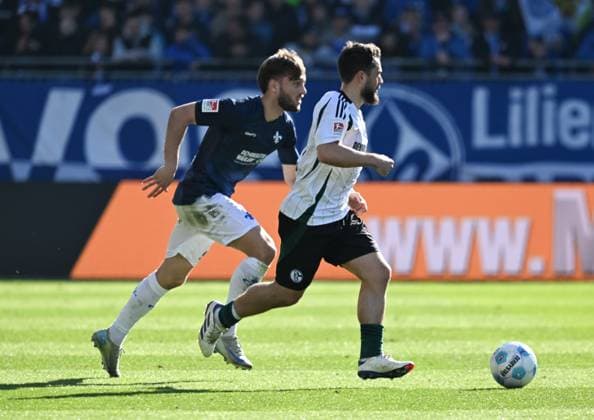 23 02 2025, xsltx, Soccer 2 Bundesliga, SV Darmstadt 98 FC Schalke 04 v l Killian Corredor SV Darmstadt 98 , Amin Younes FC Schalke 04 DFL DFB REGULATIONS PROHIBIT ANY USE OF PHOTOGRAPHS as IMAGE SEQUENCES and or QUASI VIDEO