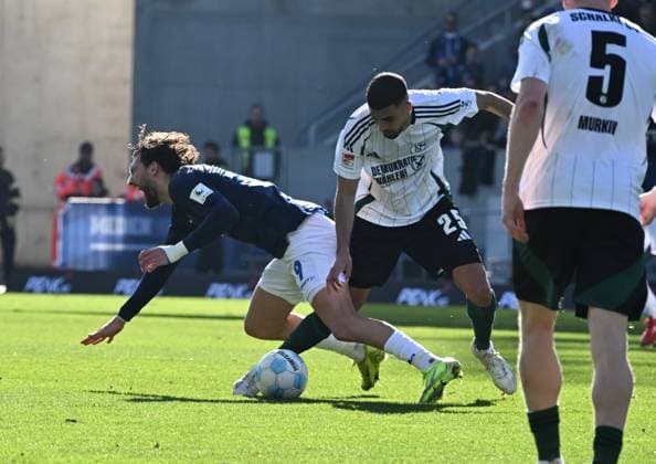 23 02 2025, xsltx, Soccer 2 Bundesliga, SV Darmstadt 98 FC Schalke 04 v l Fraser Hornby SV Darmstadt 98 , Aymen Barkok FC Schalke 04 DFL DFB REGULATIONS PROHIBIT ANY USE OF PHOTOGRAPHS as IMAGE SEQUENCES and or QUASI VIDEO