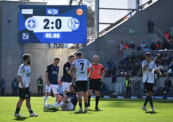 23 02 2025, xsltx, Soccer 2 Bundesliga, SV Darmstadt 98 FC Schalke 04 v l Half-time score in Darmstadt DFL DFB REGULATIONS PROHIBIT ANY USE OF PHOTOGRAPHS as IMAGE SEQUENCES and or QUASI VIDEO
