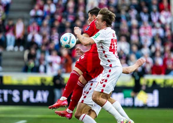 Köln, RheinEnergieStadion, 23.02.2025: Kownacki Dawid of Duesseldorf challenges Mathias Olesen of Koeln during the 2.Bundesliga match 1.FC Koeln vs. Fortuna Duesseldorf.