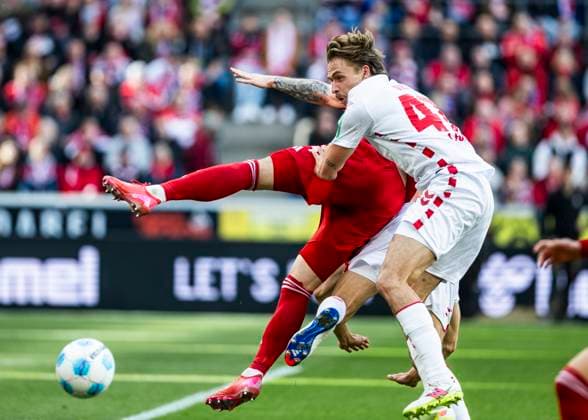 Köln, RheinEnergieStadion, 23 02 2025 Kownacki Dawid of Duesseldorf challenges Mathias Olesen of Koeln during the 2 Bundesliga match 1 FC Koeln vs Fortuna Duesseldorf