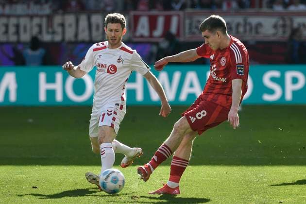 v. li. im Zweikampf Florian Kainz (Koeln 11) Isak Johannesson (Duesseldorf 8) 23.02.2025 Fussball 1. FC Koeln vs Fortuna Duesseldorf, Rheinenergiestadion, Koeln, DFB DFL REGULATIONS PROHIBIT ANY USE OF PHOTOGRAPHS AS IMAGE SEQUENCES AND OR QUASI-VIDEO *** from left in duel Florian Kainz Koeln 11 Isak Johannesson Duesseldorf 8 23 02 2025 Soccer 1 FC Koeln vs Fortuna Duesseldorf, Rheinenergiestadion, Koeln, DFB DFL REGULATIONS PROHIBIT ANY USE OF PHOTOGRAPHS AS IMAGE SEQUENCES AND OR QUASI VIDEO Copyright: xpepphotox xSaschaxWeizx pep00321, pep_20250223_hm_0837