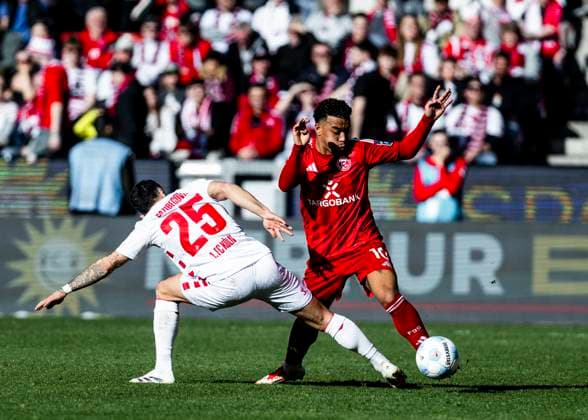 Cologne, RheinEnergieStadion, 23 02 2025 Jusuf Gazibegovic of Koeln challenges van Brederode Myron of Duesseldorf during the 2 Bundesliga match 1 FC Koeln vs Fortuna Duesseldorf