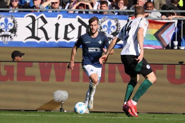 2025 02 23 xJFAx 2 Bundesliga 2024 25 23 Matchday SV Darmstadt 98 FC Schalke 04 v l , Kilian Julian Corredor SV Darmstadt 98 in aktion, in action, DFL DFB REGULATIONS PROHIBIT ANY USE OF PHOTOGRAPHS as IMAGE SEQUENCES and or QUASI VIDEO Copyright: JoaquimxFerreira