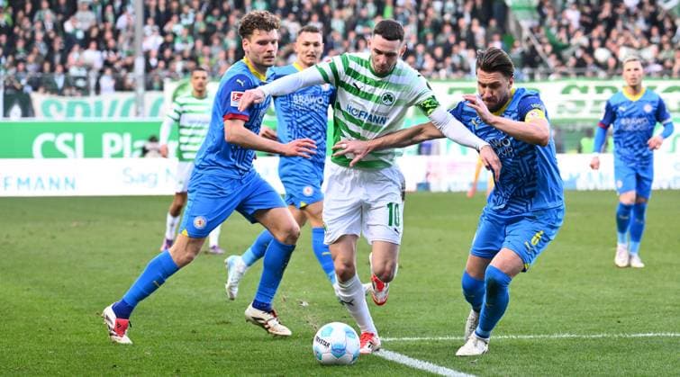 23 02 2025 Soccer Season 2024 2025 2 Soccer Bundesliga 23 Matchday SpVgg Greuther Fürth Kleeblatt BTSV Eintracht Braunschweig Sportfoto Zink xwoxzix DFL regulations prohibit any use of photographs as image sequences and or quasi video only for editorial use Branimir Hrgota 10, SpVgg Greuther Fürth vs Kevin Ehlers 21, Eintracht Braunschweig BTSV EBS Ermin Bicakcic 6, Eintracht Braunschweig BTSV EBS