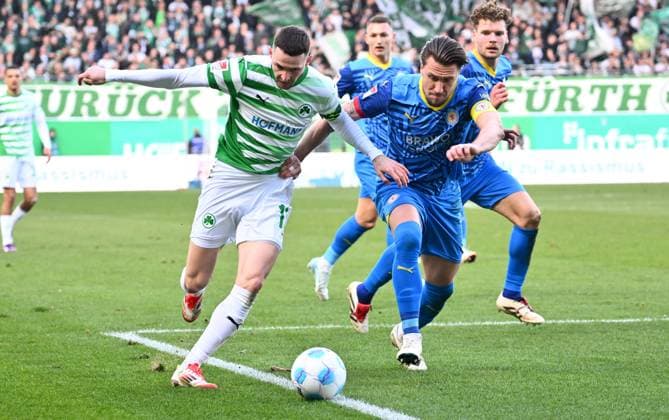 23 02 2025 Soccer Season 2024 2025 2 Soccer Bundesliga 23 Matchday SpVgg Greuther Fürth Kleeblatt BTSV Eintracht Braunschweig Sportfoto Zink xwoxzix DFL regulations prohibit any use of photographs as image sequences and or quasi video only for editorial use Branimir Hrgota 10, SpVgg Greuther Fürth Ermin Bicakcic 6, Eintracht Braunschweig BTSV EBS