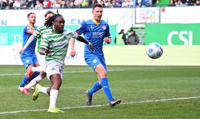 23 02 2025 Soccer Season 2024 2025 2 Soccer Bundesliga 23 Matchday SpVgg Greuther Fürth Kleeblatt BTSV Eintracht Braunschweig Sportfoto Zink xwoxzix DFL regulations prohibit any use of photographs as image sequences and or quasi video only for editorial use Noel Futkeu 9, SpVgg Greuther Fürth Paul Jaeckel 3, Eintracht Braunschweig BTSV EBS