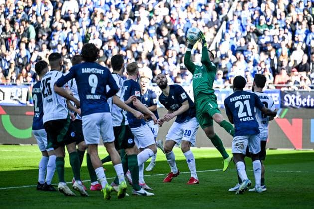 Marcel Schuhen SV Darmstadt 98, 01 on the ball, GER, SV Darmstadt 98 vs FC Schalke 04, Football, Matchday 23, Season 2024 2025, 23 02 2025 DFL REGULATIONS PROHIBIT ANY USE OF PHOTOGRAPHS as IMAGE SEQUENCES and or QUASI VIDEO GER, SV Darmstadt 98 vs FC Schalke 04, Football, Matchday 23, Season 2024 2025, 23 02 2025 Darmstadt Copyright: xEibner-Pressefoto FlorianxWieganx EP_FWD