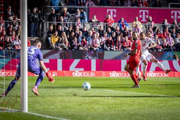 2 Soccer Bundesliga 1 FC Köln Fortuna Düsseldorf, 23 02 2025 Linton Maina 1 FC Köln, 37 on goal Cologne, 23 02 2025 1 FC Köln Fortuna Düsseldorf 23 Matchday of 2 Soccer Bundesliga , 1 FC Köln Fortuna Düsseldorf at the Rhein Energie Stadion in Cologne DFL REGULATIONS PROHIBIT ANY USE OF PHOTOGRAPHS AS IMAGE SEQUENCES AND OR QUASI VIDEO Copyright: xBEAUTIFULxSPORTS LeahxKohringx