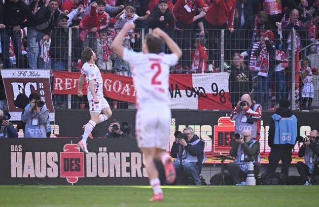 Soccer, Bundesliga, Germany, Men, Season 2024 2025, Matchday 23, Rhein Energie Stadion Köln, 1 FC Köln Fortuna Düsseldorf Florian Kainz KOE cheers after his goal to make it 1 0 Cheers, joy, action