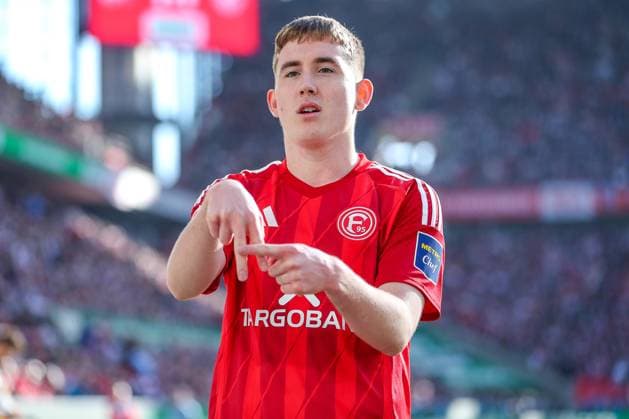 23 02 2025, Fußball, 1 FC Köln Fortuna Düsseldorf, 2 Fußball Bundesliga, 23 Spieltag, RheinEnergie STADION, Saison 2024 2025 Torjubel nach dem 1 1 Ausgleich durch Isak Johannesson Fortuna Düsseldorf 8 nach Elfmeter DFB regulations prohibit any use of photographs as image sequences and or quasi video Nordrhein Westfalen Germany
