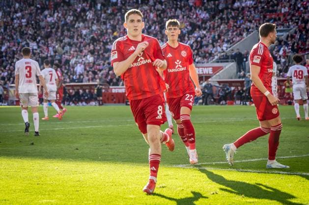 2 Soccer Bundesliga 1 FC Köln Fortuna Düsseldorf, 23 02 2025 Penalty kick to 1 1 by Isak Bergmann Johannesson Fortuna Düsseldorf, 8 Cologne, 23 02 2025 1 FC Köln Fortuna Düsseldorf 23 Matchday of 2 Soccer Bundesliga , 1 FC Köln Fortuna Düsseldorf at the Rhein Energie Stadion in Cologne DFL REGULATIONS PROHIBIT ANY USE OF PHOTOGRAPHS AS IMAGE SEQUENCES AND OR QUASI VIDEO Copyright: xBEAUTIFULxSPORTS LeahxKohringx
