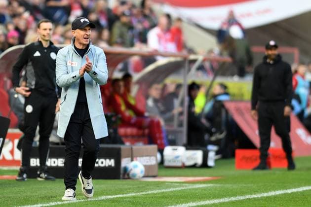 Coach Gerhard Struber 1 FC Koeln gestures during the 2 Bundesliga match between 1 FC Köln and Fortuna Düsseldorf at RheinEnergieStadion on February 23, 2025 in Cologne, Germany, Germany Photo by Ralf Treese DeFodi Images Coach Gerhard Struber 1 FC Koeln gestures during the 2 Bundesliga match between 1 FC Köln and Fortuna Düsseldorf at RheinEnergieStadion on February 23, 2025 in Cologne, Germany Photo by Ralf Treese DeFodi Images DFB DFL REGULATIONS PROHIBIT ANY USE OF PHOTOGRAPHS AS IMAGE SEQUENCES AND OR QUASI VIDEO Photo by Ralf Treese DeFodi Images