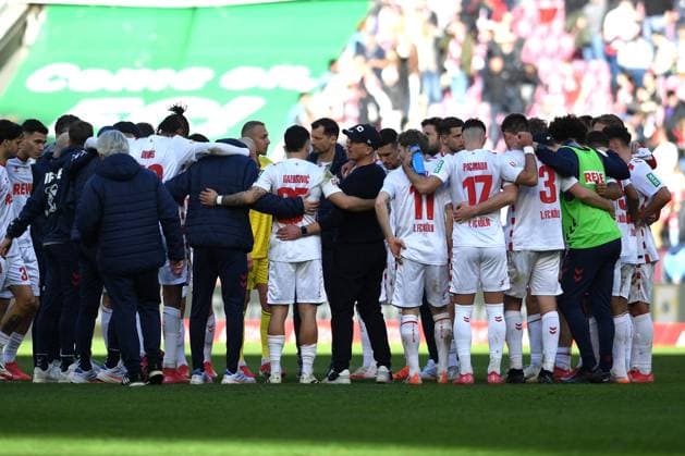 Players Koeln form a team circle during the 2 Bundesliga match between 1 FC Köln and Fortuna Düsseldorf at RheinEnergieStadion on February 23, 2025 in Cologne, Germany Photo by Ralf Treese DeFodi Images Players Koeln form a circle during the 2 Bundesliga match between 1 FC Köln and Fortuna Düsseldorf at RheinEnergieStadion on February 23, 2025 in Cologne, Germany Photo by Ralf Treese DeFodi Images DFB DFL REGULATIONS PROHIBIT ANY USE OF PHOTOGRAPHS AS IMAGE SEQUENCES AND OR QUASI VIDEO Photo by Ralf Treese DeFodi Images