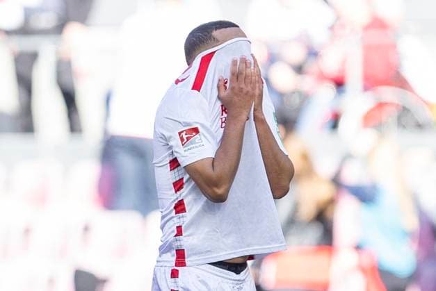 2 Fußball Bundesliga 1 FC Köln Fortuna Düsseldorf, 23 02 2025 Linton Maina 1 FC Köln, 37 buries his face in his jersey 2 Fußball Bundesliga, 1 FC Köln Fortuna Düsseldorf, 23 Spieltag, am 23 02 2025, RheinEnergie Stadion, Köln DFL regulations prohibit any use of photographs as image sequences and or quasi video Copyright: xBEAUTIFULxSPORTS Meuselx