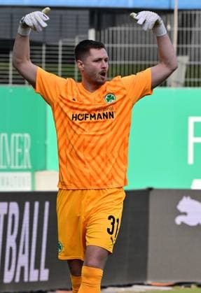 23 02 2025 Soccer Season 2024 2025 2 Soccer Bundesliga 23 Matchday SpVgg Greuther Fürth Kleeblatt BTSV Eintracht Braunschweig Sportfoto Zink MeZi xmexzix DFL regulations prohibit any use of photographs as image sequences and or quasi video only for editorial use Lennart Grill 31, SpVgg Greuther Fürth