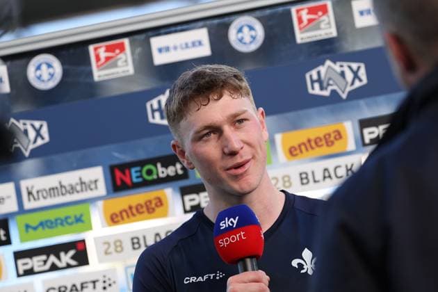 2025 02 23 xJFAx 2 Bundesliga 2024 25 23 Matchday SV Darmstadt 98 FC Schalke 04 v l , satisfied after the match in an interview Clemens Riedel SV Darmstadt 98 DFL DFB REGULATIONS PROHIBIT ANY USE OF PHOTOGRAPHS as IMAGE SEQUENCES and or QUASI VIDEO Copyright: JoaquimxFerreira
