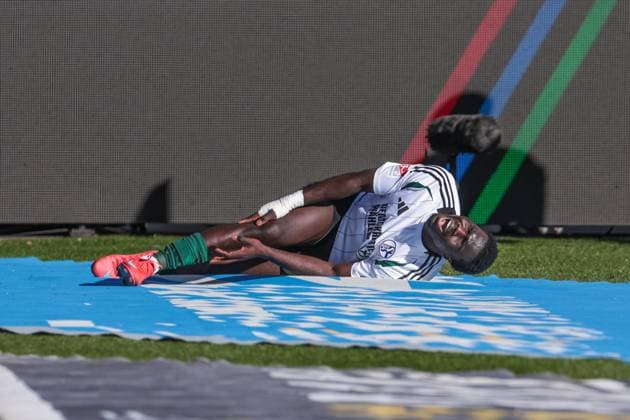 23 02 2025, Soccer, Season 2024 2025, 2 Bundesliga, Matchday 23, SV Darmstadt 98 FC Schalke 04, Zaid Amoussou Tchibara FC Schalke 04 lies injured on the ground Darmstadt Böllenfalltor Hessen Germany xRHR PHOTO YYx Copyright: RHR-FOTOx RHR-FOTO YY