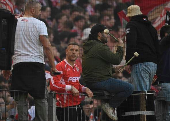 23 02 2025, xophax, Fußball 2 Fussball Bundesliga 1 FC Köln vs Düsseldorf Lukas Podolski in the Südkurve with the FC Ultras DFL DFB REGULATIONS PROHIBIT ANY USE OF PHOTOGRAPHS as IMAGE SEQUENCES and or QUASI VIDEO Köln