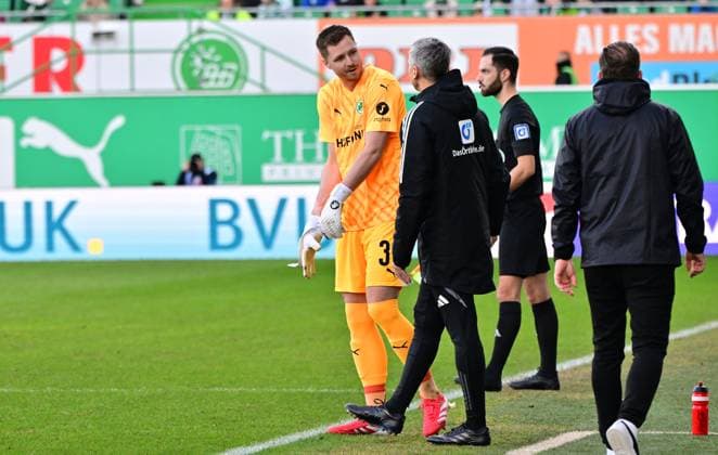 23 02 2025 Soccer Season 2024 2025 2 Soccer Bundesliga 23 Matchday SpVgg Greuther Fürth Kleeblatt BTSV Eintracht Braunschweig Sportfoto Zink MeZi xmexzix DFL regulations prohibit any use of photographs as image sequences and or quasi video only for editorial use Lennart Grill 31, SpVgg Greuther Fürth comes into play