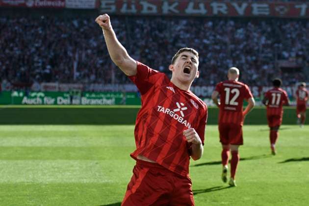 Isak Johannesson Duesseldorf 8 cheers after scoring 1 1 23 02 2025 Soccer 1 FC Koeln vs Fortuna Duesseldorf, Rheinenergiestadion, Koeln, DFB DFL REGULATIONS PROHIBIT ANY USE OF PHOTOGRAPHS AS IMAGE SEQUENCES AND OR QUASI VIDEO Copyright: xpepphotox xSaschaxWeizx pep00321, pep_20250223_hm_2014