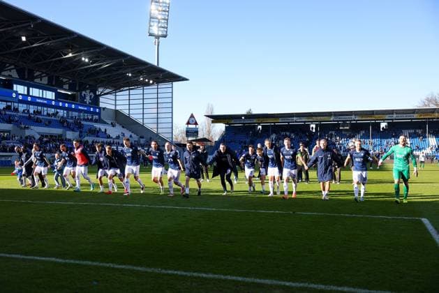 2025 02 23 xJFAx 2 Bundesliga 2024 25 23 Matchday SV Darmstadt 98 FC Schalke 04 v l , the players of SV Darmstadt 98 thanks the fans, thanks team after the match, after the match thanks the fans, applauds the fans DFL DFB REGULATIONS PROHIBIT ANY USE OF PHOTOGRAPHS as IMAGE SEQUENCES and or QUASI VIDEO Copyright: JoaquimxFerreira