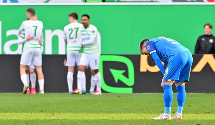 23 02 2025 Soccer Season 2024 2025 2 Soccer Bundesliga 23 Matchday SpVgg Greuther Fürth Kleeblatt BTSV Eintracht Braunschweig Sportfoto Zink MeZi xmexzix DFL regulations prohibit any use of photographs as image sequences and or quasi video only for editorial use Lino Tempelmann 20, Eintracht Braunschweig BTSV EBS disappointed disappointment