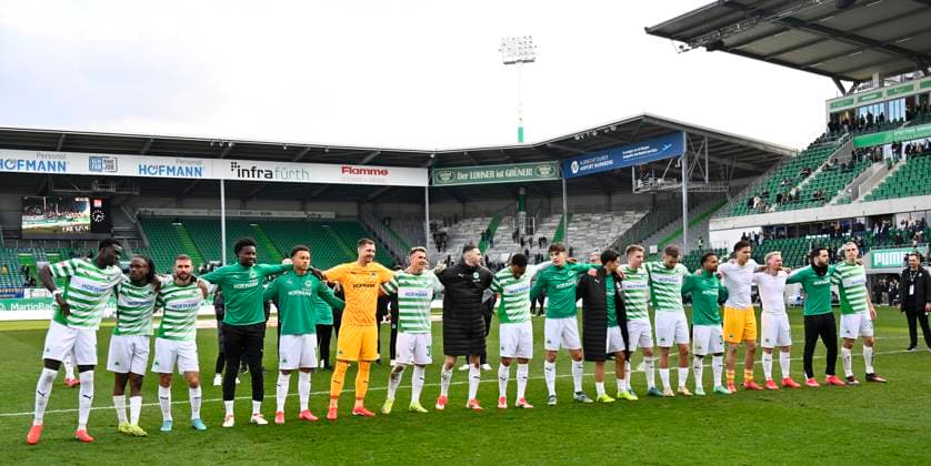 23 02 2025 Soccer Season 2024 2025 2 Soccer Bundesliga 23 Matchday SpVgg Greuther Fürth Kleeblatt BTSV Eintracht Braunschweig Sportfoto Zink xwoxzix DFL regulations prohibit any use of photographs as image sequences and or quasi video only for editorial use Mannschaft Team Fürth nach Spielende vor Greutherfürthfans Fans Fanblock Kleeblattfans