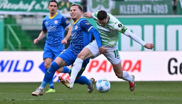 23 02 2025 Soccer Season 2024 2025 2 Soccer Bundesliga 23 Matchday SpVgg Greuther Fürth Kleeblatt BTSV Eintracht Braunschweig Sportfoto Zink xwoxzix DFL regulations prohibit any use of photographs as image sequences and or quasi video only for editorial use Lino Tempelmann 20, Eintracht Braunschweig BTSV EBS Branimir Hrgota 10, SpVgg Greuther Fürth