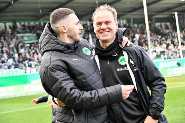 23 02 2025 Soccer Season 2024 2025 2 Soccer Bundesliga 23 Matchday SpVgg Greuther Fürth Kleeblatt BTSV Eintracht Braunschweig Sportfoto Zink xwoxzix DFL regulations prohibit any use of photographs as image sequences and or quasi video only for editorial use Branimir Hrgota 10, SpVgg Greuther Fürth Marco Konrad Co Trainer SpVgg Greuther Fürth Jubel Freude nach Spielende