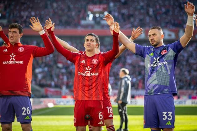 2 Soccer Bundesliga 1 FC Köln Fortuna Düsseldorf, 23 02 2025 Giovanni Haag Fortuna Düsseldorf, 6 and Florian Kastenmeier Fortuna Düsseldorf, 33 thank the fans Cologne, 23 02 2025 1 FC Köln Fortuna Düsseldorf 23 Matchday of 2 Soccer Bundesliga , 1 FC Köln Fortuna Düsseldorf at the Rhein Energie Stadion in Cologne DFL REGULATIONS PROHIBIT ANY USE OF PHOTOGRAPHS AS IMAGE SEQUENCES AND OR QUASI VIDEO Copyright: xBEAUTIFULxSPORTS LeahxKohringx